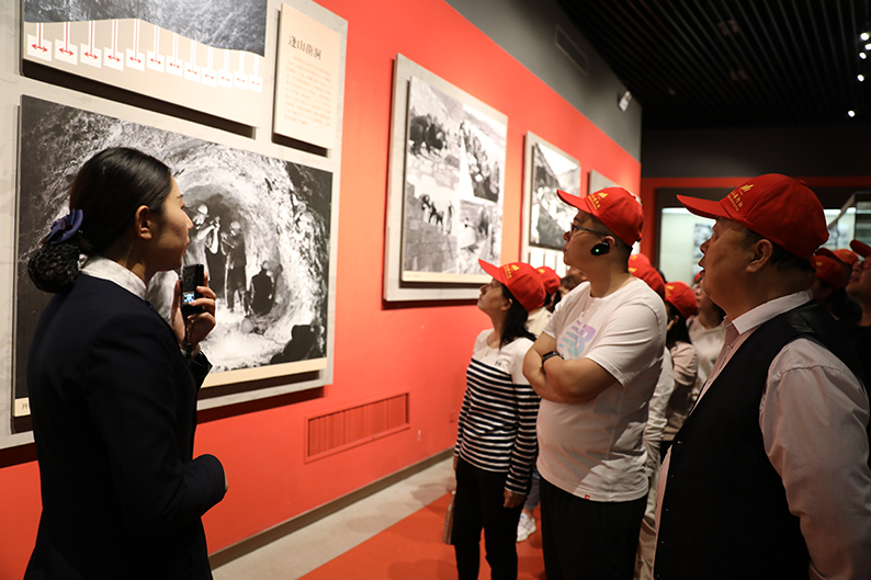 喜迎建國70周年 聯興集團組織職工到紅旗渠太行山參觀學習