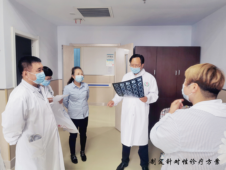聯(lián)興福樂多失能老人護(hù)理贏贊譽(yù) 家屬送錦旗表謝意