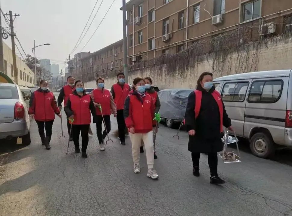創(chuàng)建文明城市 傳承雷鋒精神 聯(lián)興愛心義工分會走進(jìn)德州勞動局宿舍